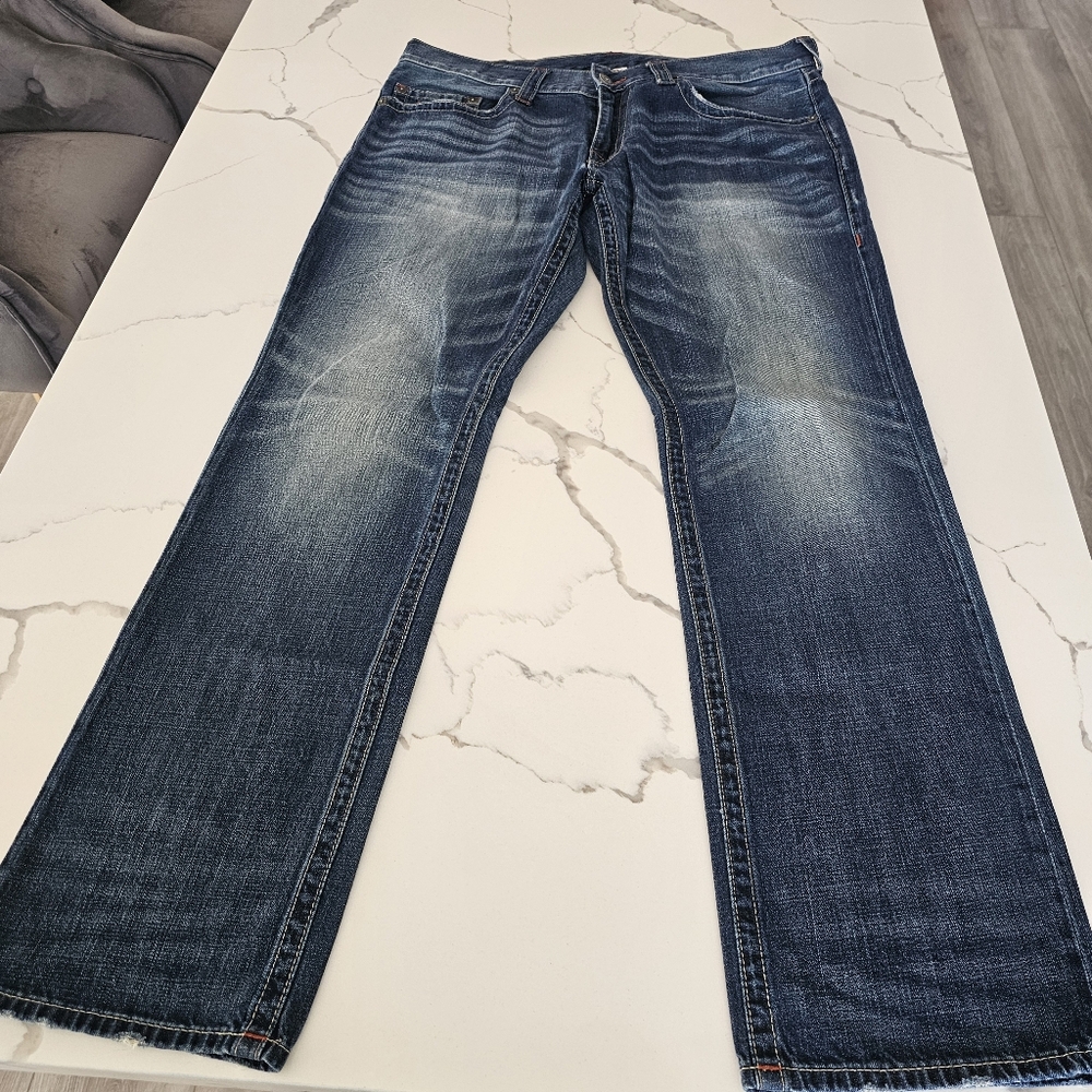 True Religion Straight Blue Jeans With red stitching size 38 mens jeans